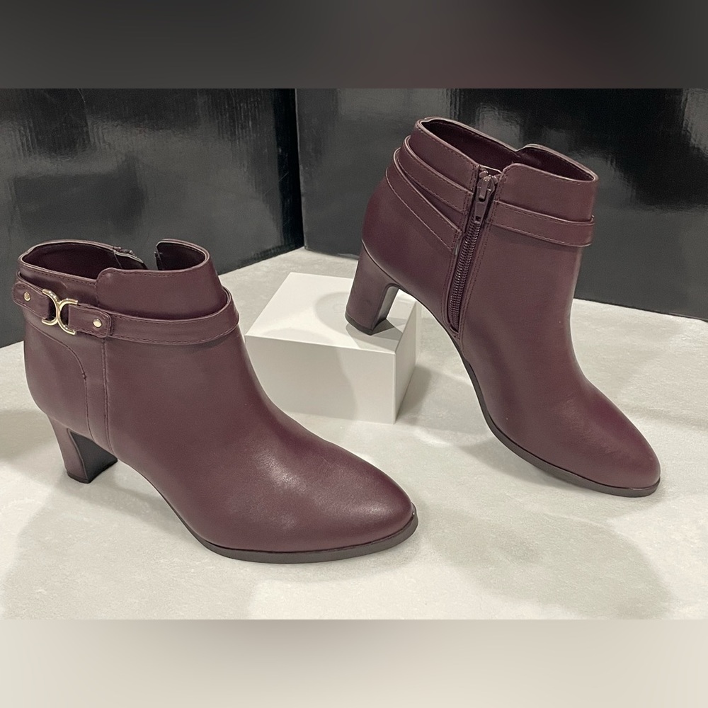 Charter Club Pixxy Burgundy Ankle Boots Sz 8 BNWOB - Picture 7 of 7